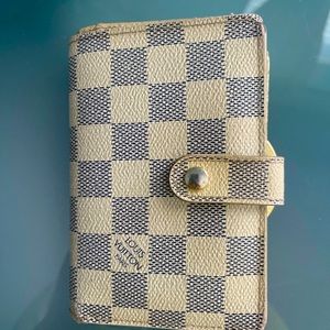 Authentic Louis Vuitton kisslock wallet in white monogram